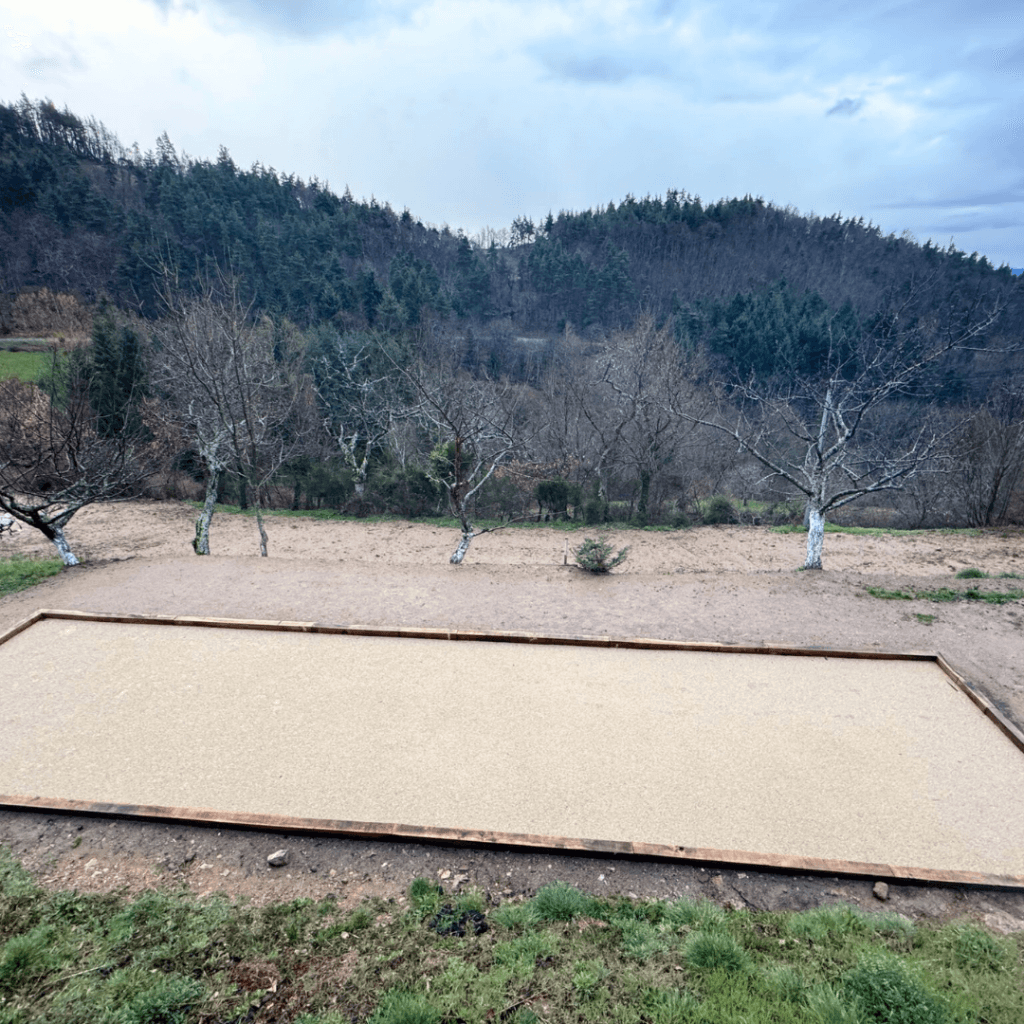terrain de pétanque finalisé pour un gîte en ardeche