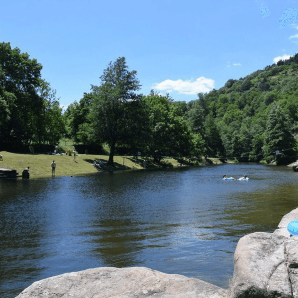 Que faire en Ardèche - Spot baignade de l’Ardèche pour une baignade à 4 km des gîtes.