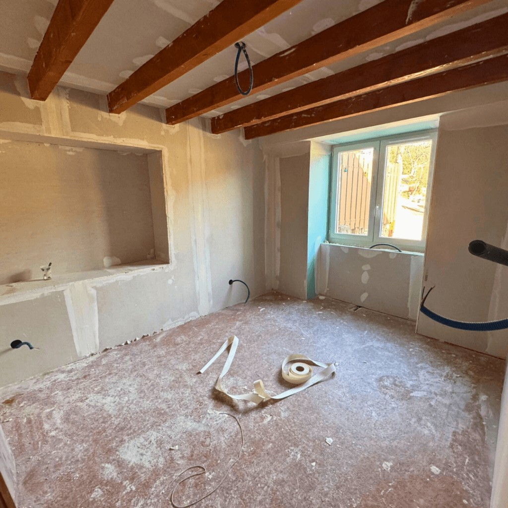 piece en renovation gite ardeche