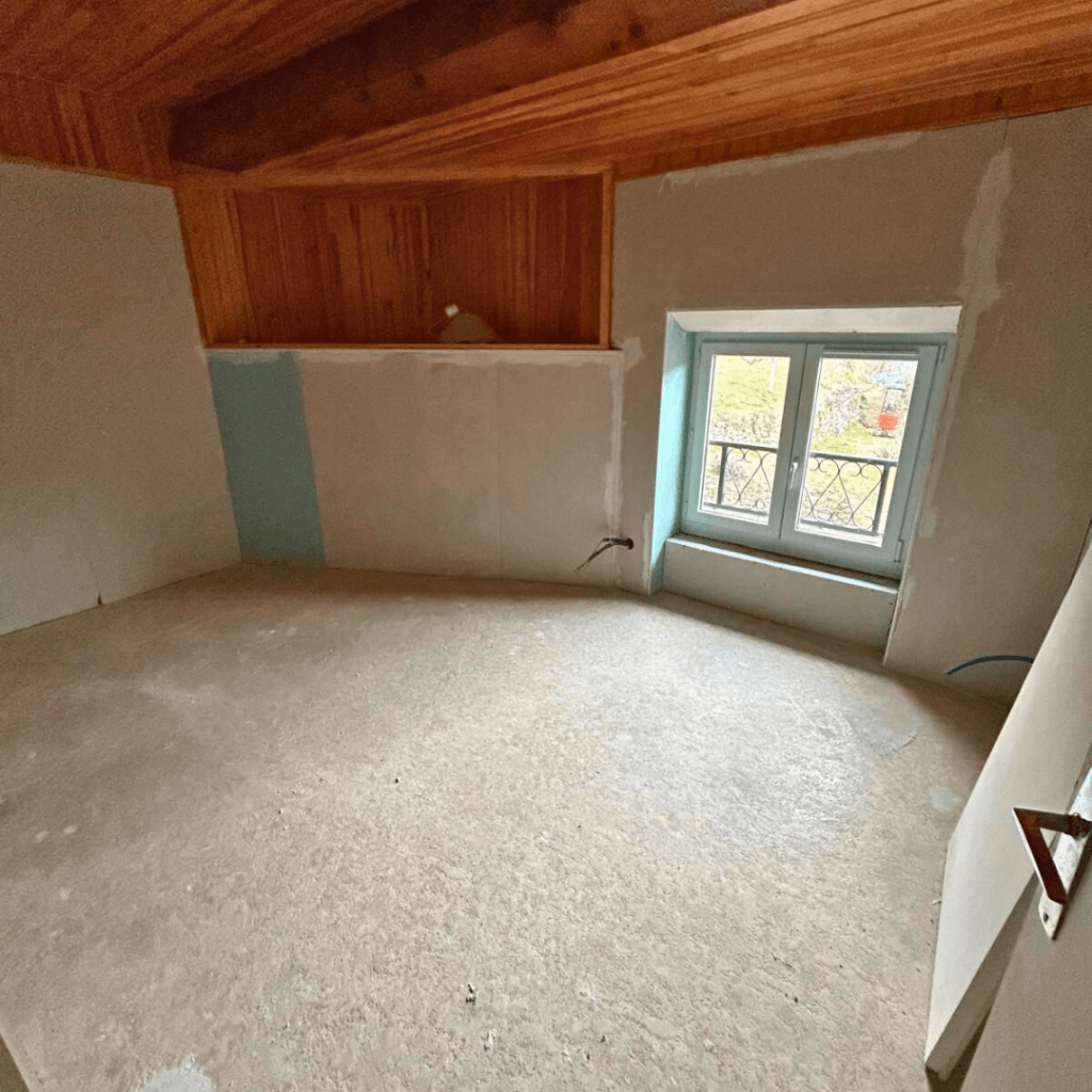 piece en travaux gite ardeche