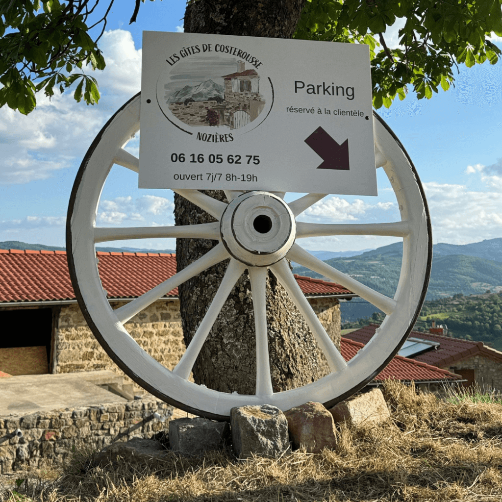 gite lamastre ardeche - panneau du parking des gites de costerousse