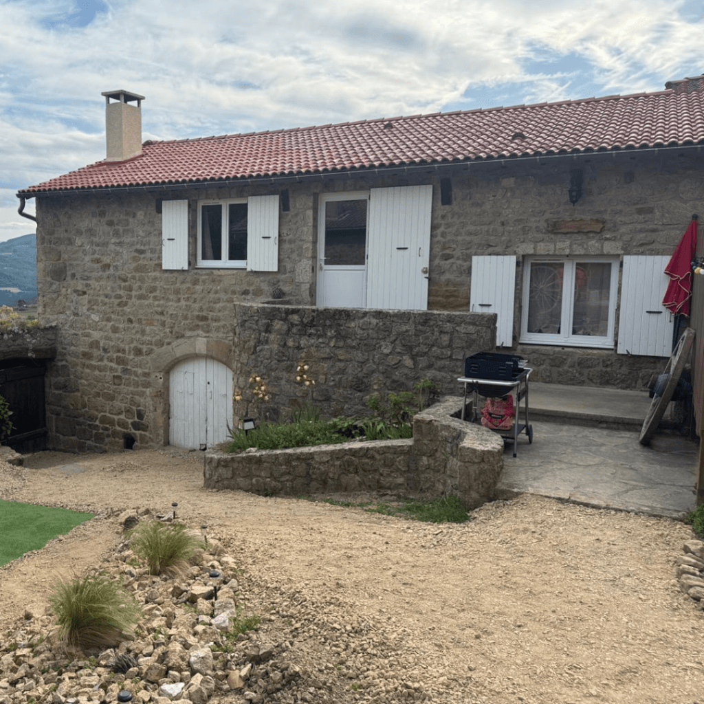 exterieur du gite la comballe